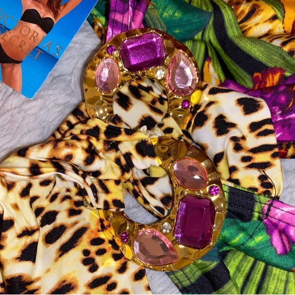 NWT Victoria’s Secret Bandeau Bikini Top- size L - Picture 4 of 6